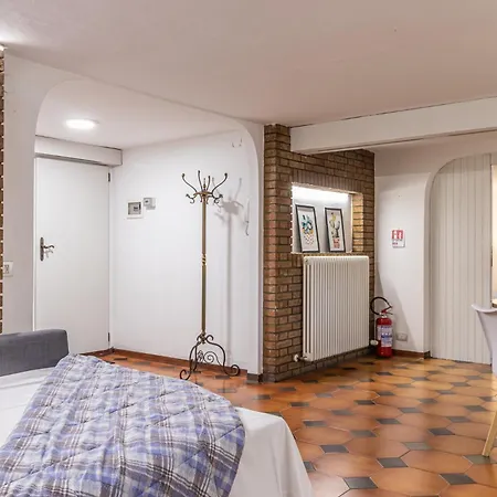 Taverna Di Marzabotto-hospital Station Parking * מודנה